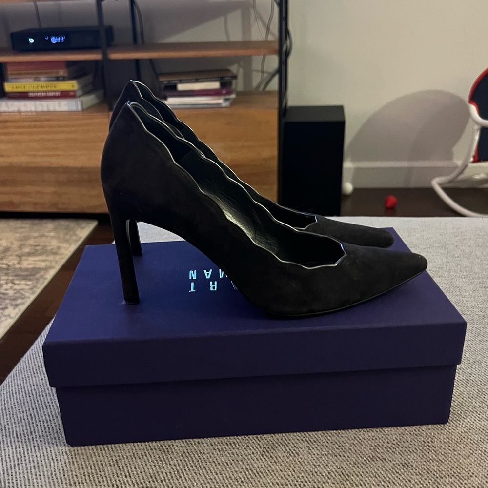 Stuart Weitzman Gray Scallopfine Anthracite Suede Heels 7
